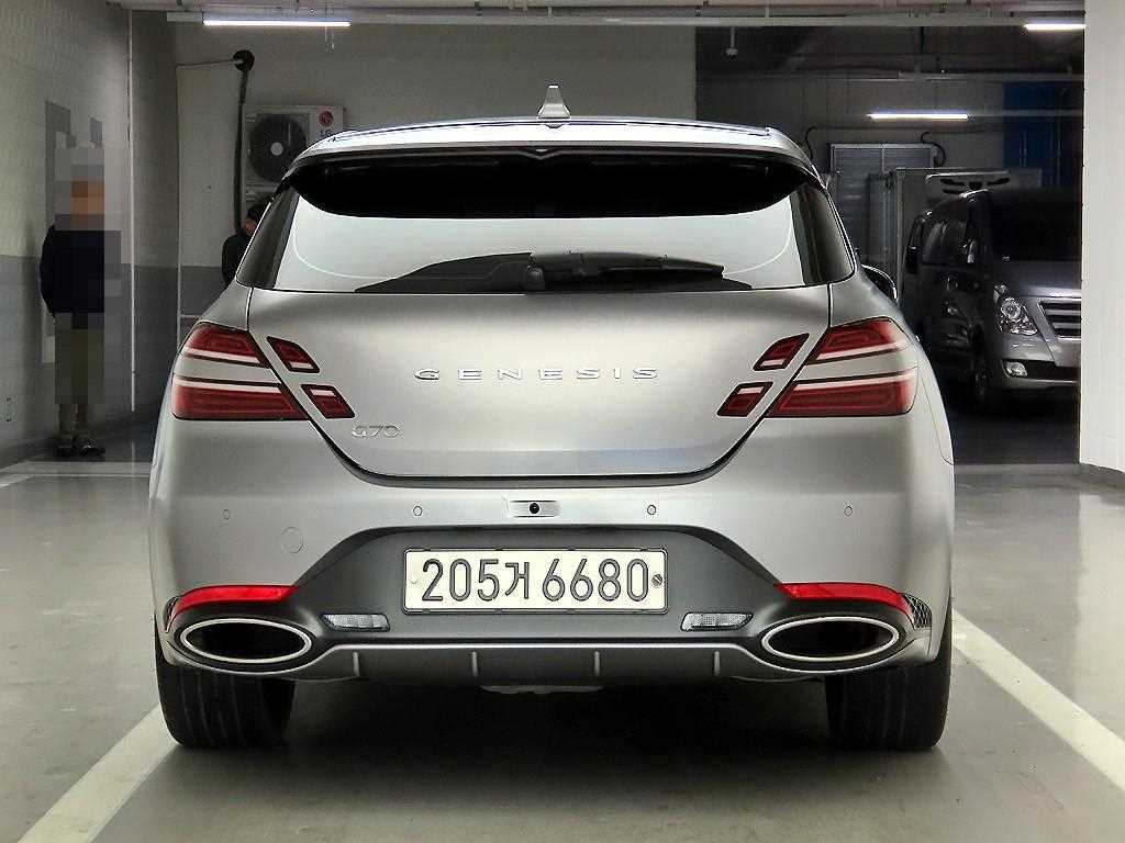 Genesis G70 - Vista 3