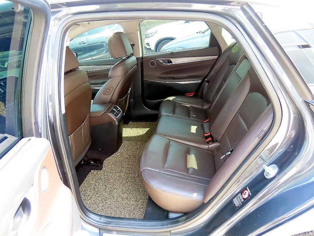 HYUNDAI Grandeur - Vista 6