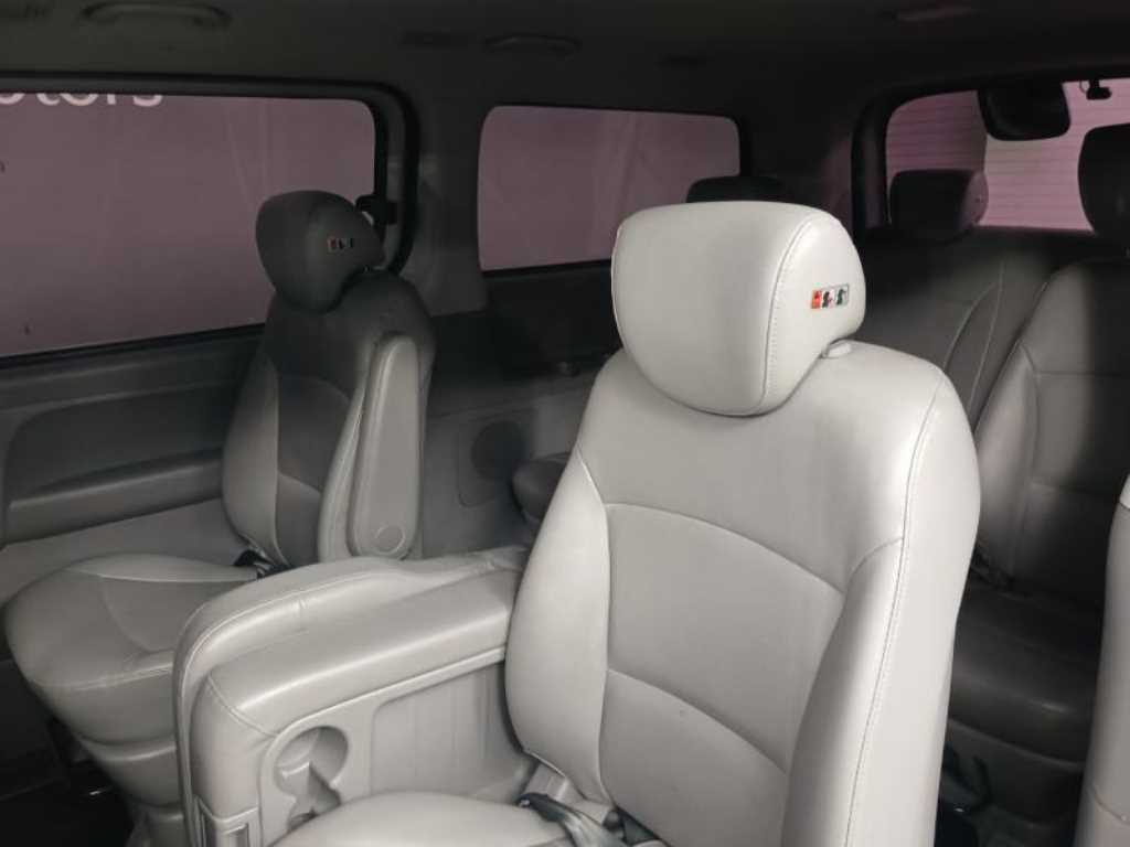 HYUNDAI Starex - Vista 8