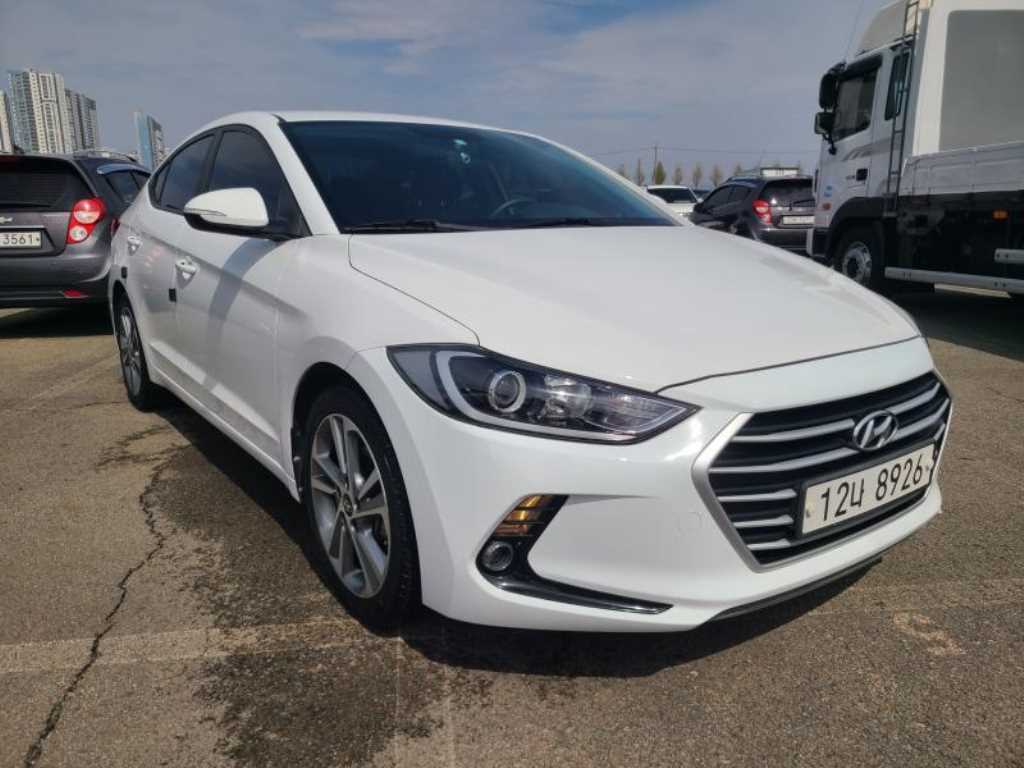 HYUNDAI Avante - Vista 3