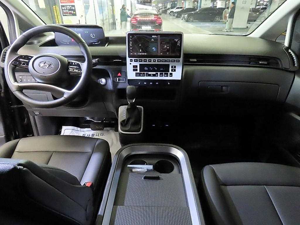 HYUNDAI Staria - Vista 10