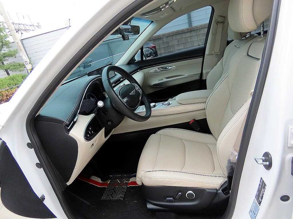 Genesis GV70 - Vista 5