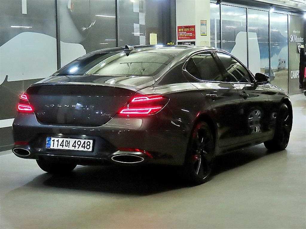 Genesis G70 - Vista 4