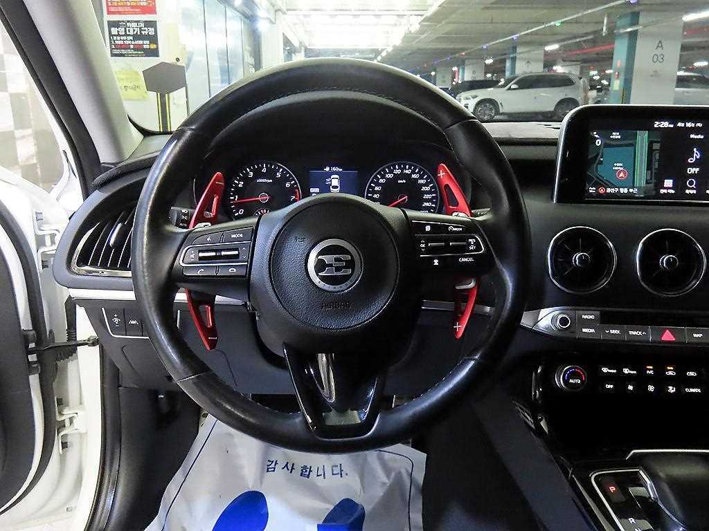 KIA Stinger - Vista 8