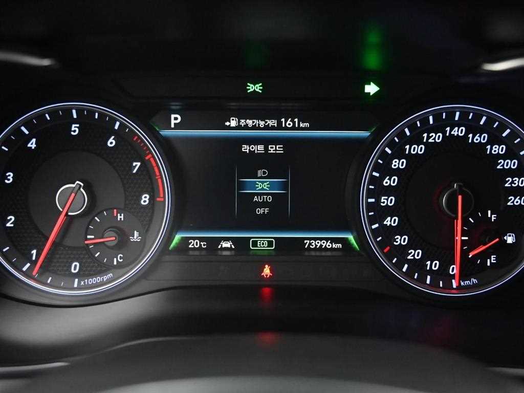 Genesis G70 - Vista 8