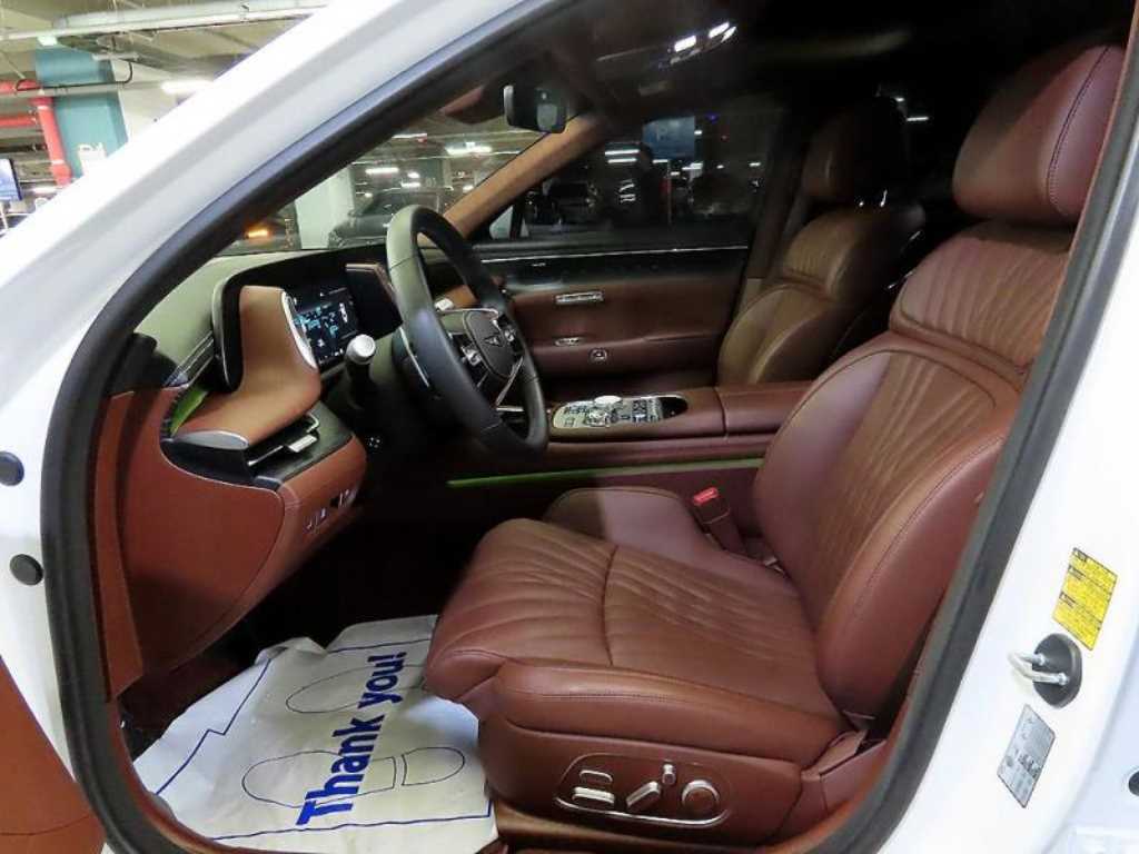 Genesis G90 - Vista 6