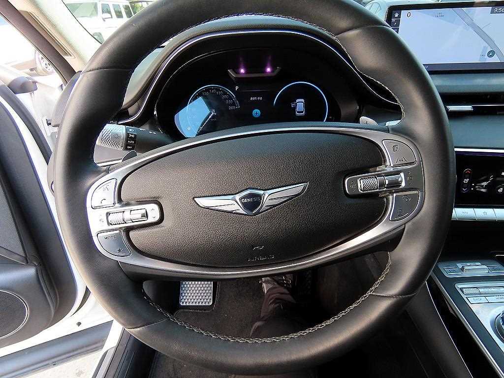 Genesis GV70 - Vista 8