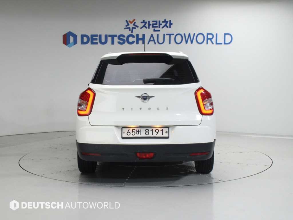 Ssangyong Tivoli - Vista 4