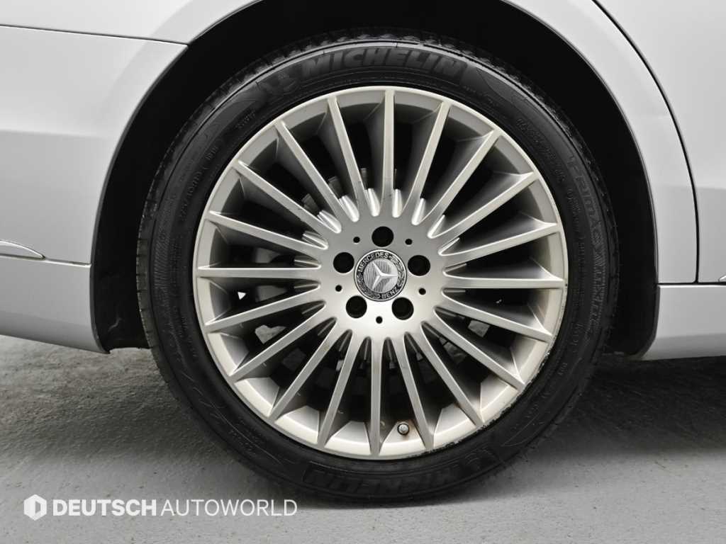 Mercedes Benz S Class - Vista 5