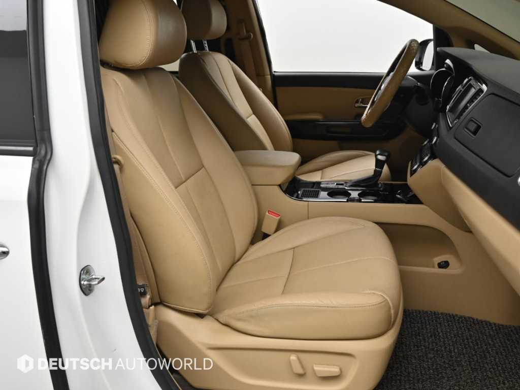 KIA Carnival - Vista 10