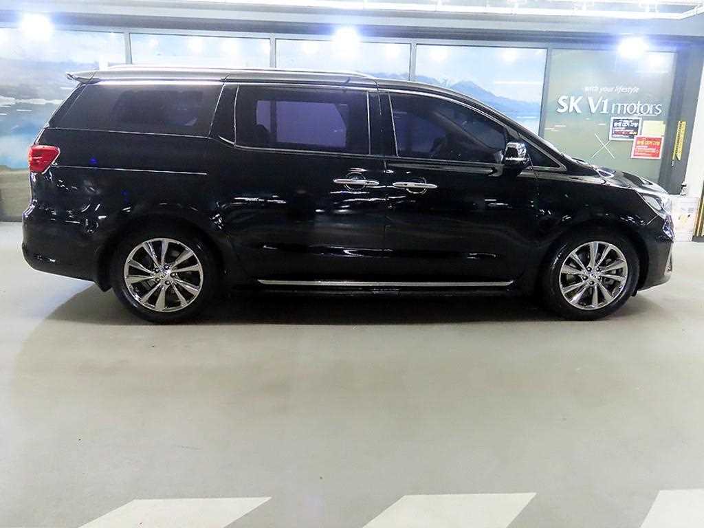 KIA Carnival - Vista 3