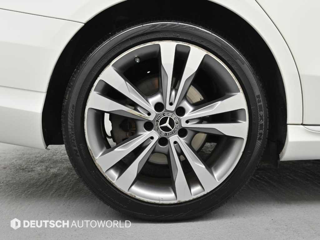 Mercedes Benz C Class - Vista 5