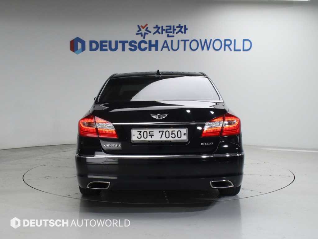 HYUNDAI Genesis - Vista 4