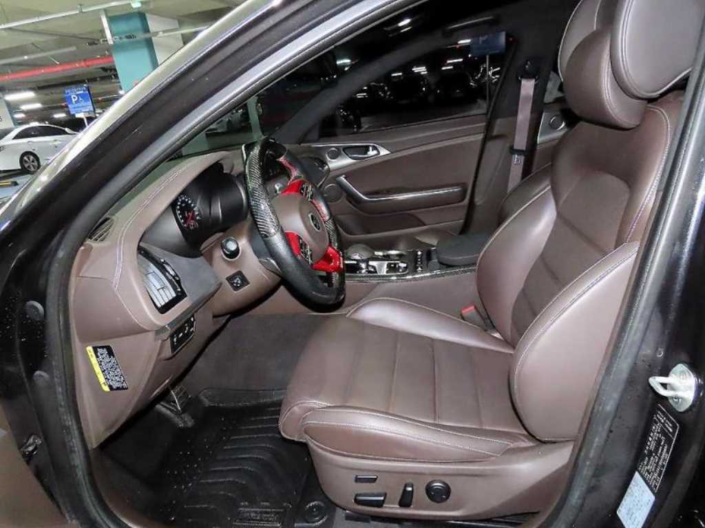 KIA Stinger - Vista 6