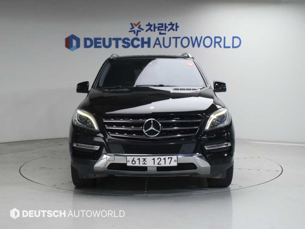 Mercedes Benz M Class - Vista 3