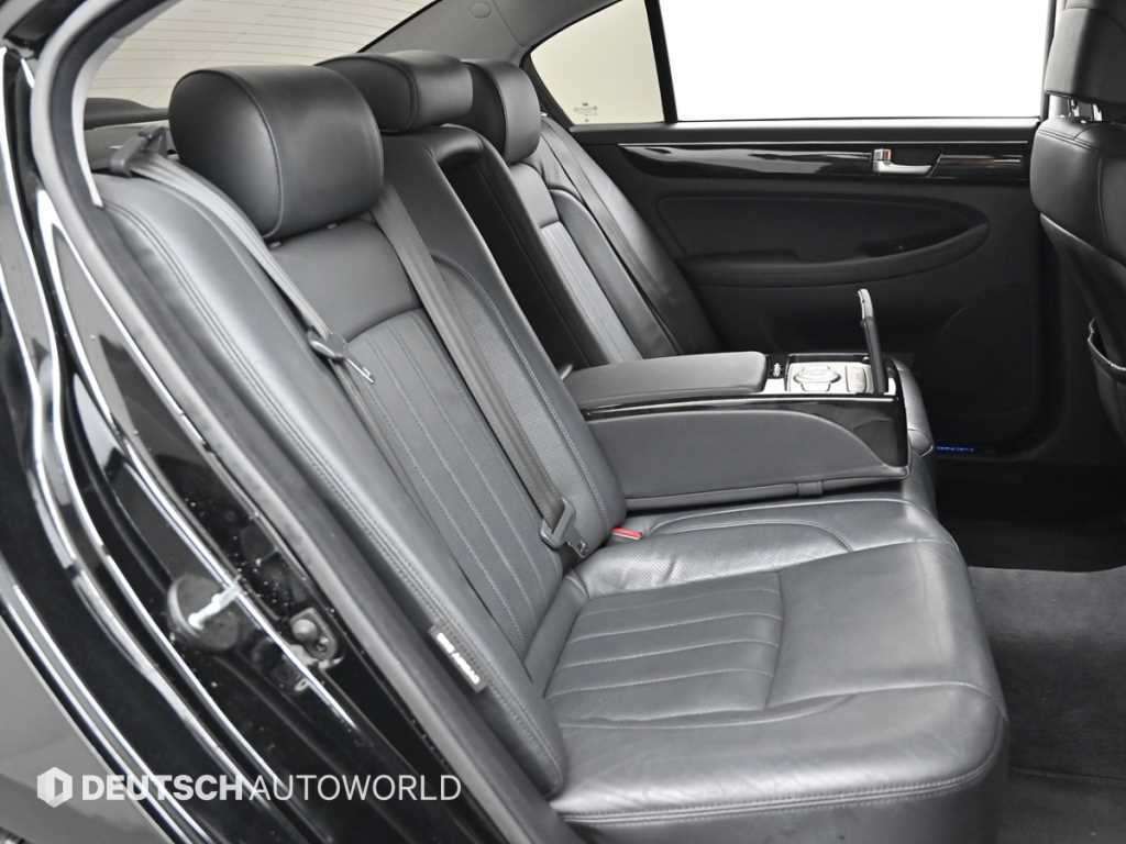 HYUNDAI Genesis - Vista 12
