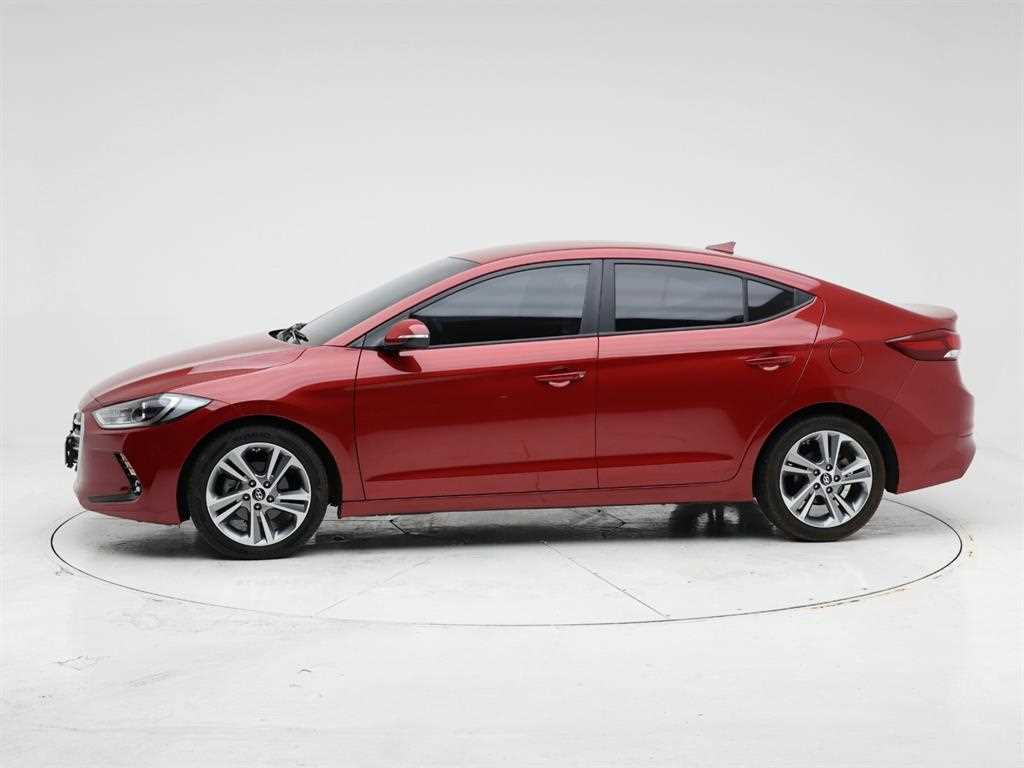 HYUNDAI Avante - Vista 3