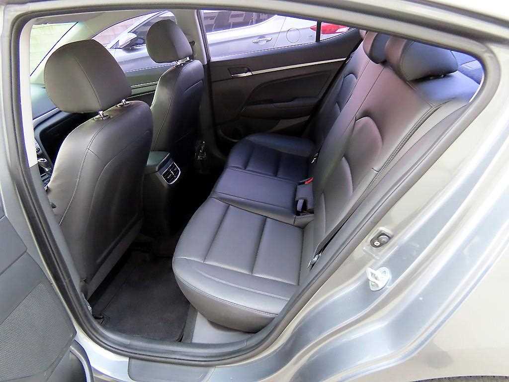 HYUNDAI Avante - Vista 6