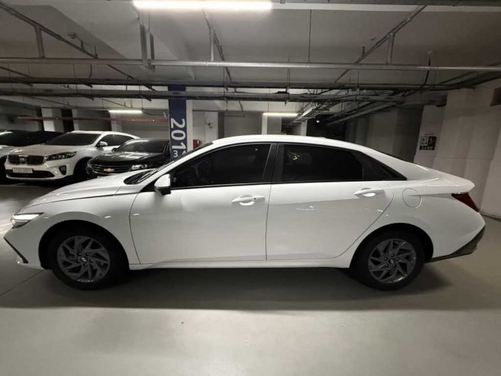 HYUNDAI Avante - Vista 3