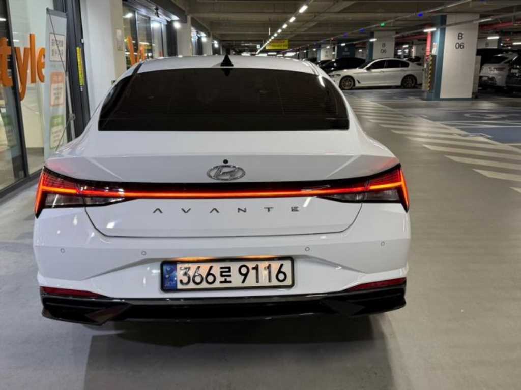 HYUNDAI Avante - Vista 5