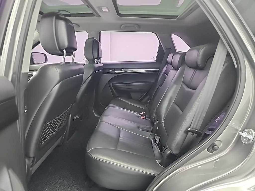 KIA Sorento - Vista 12