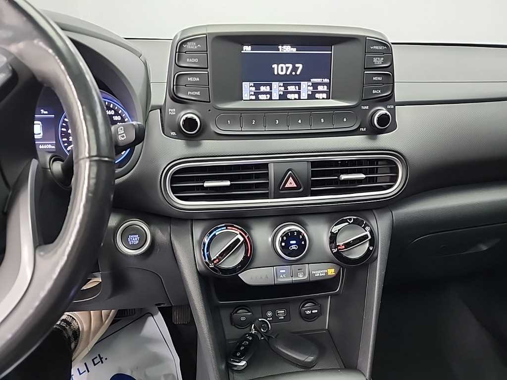 HYUNDAI Kona - Vista 10