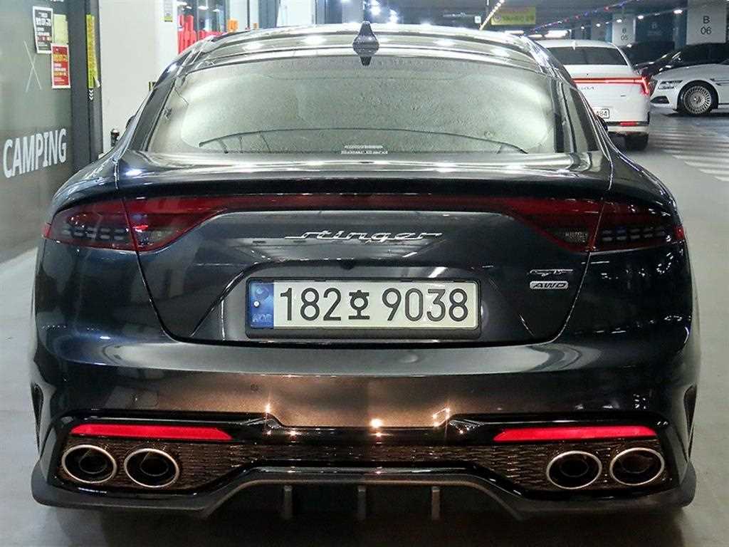 KIA Stinger - Vista 5