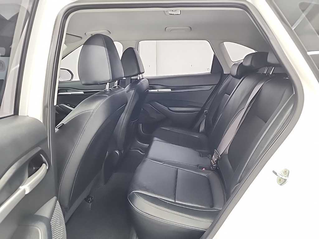 KIA Seltos - Vista 12