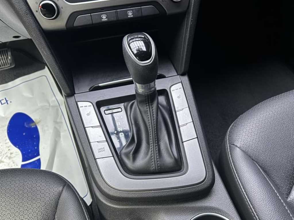 HYUNDAI Avante - Vista 11