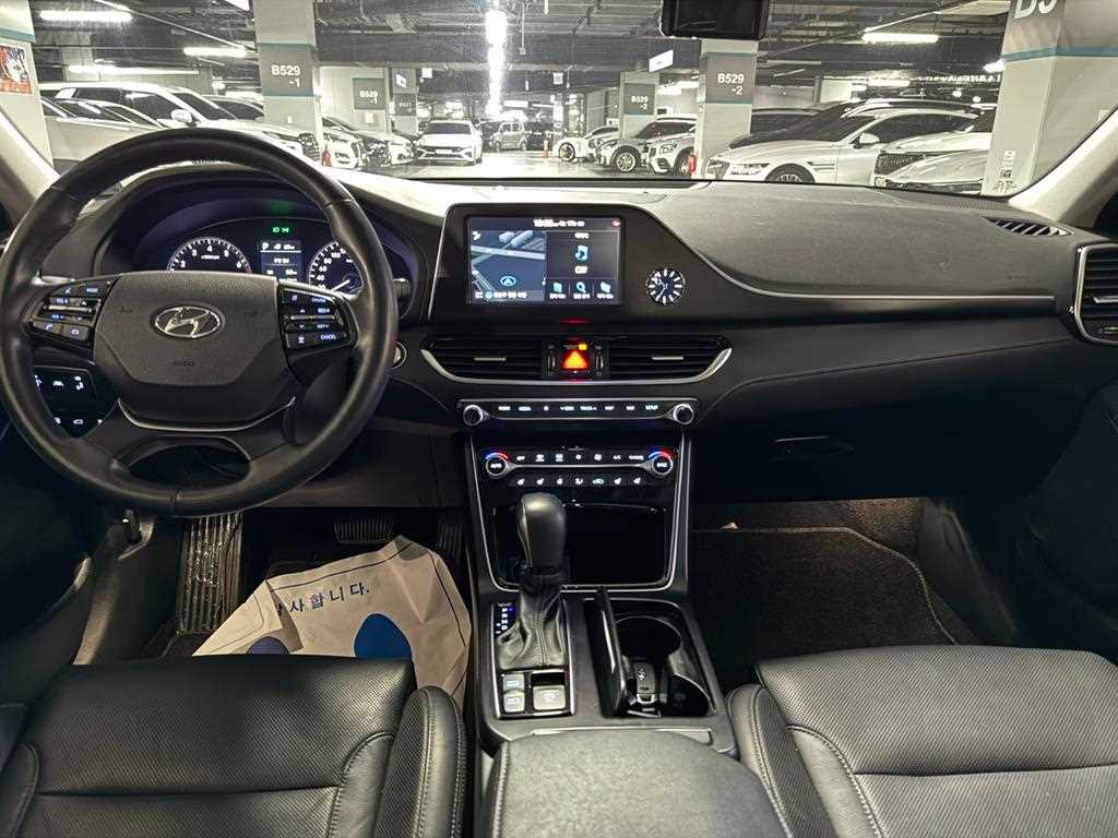 HYUNDAI Grandeur - Vista 7