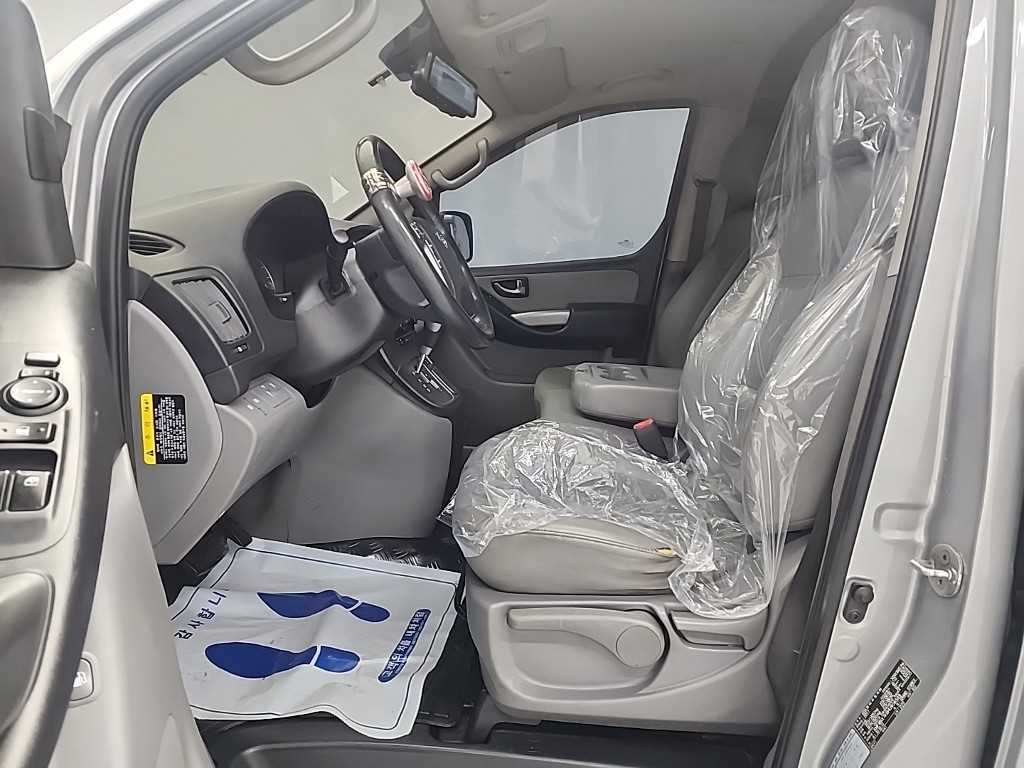 HYUNDAI Starex - Vista 11