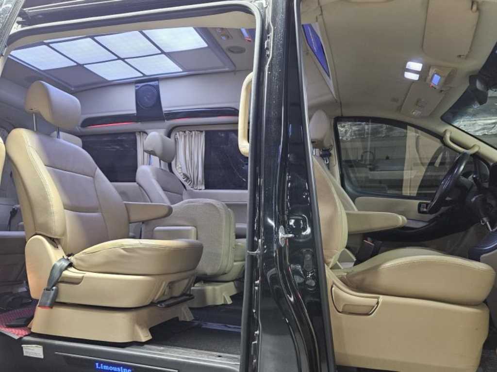 HYUNDAI Starex - Vista 12