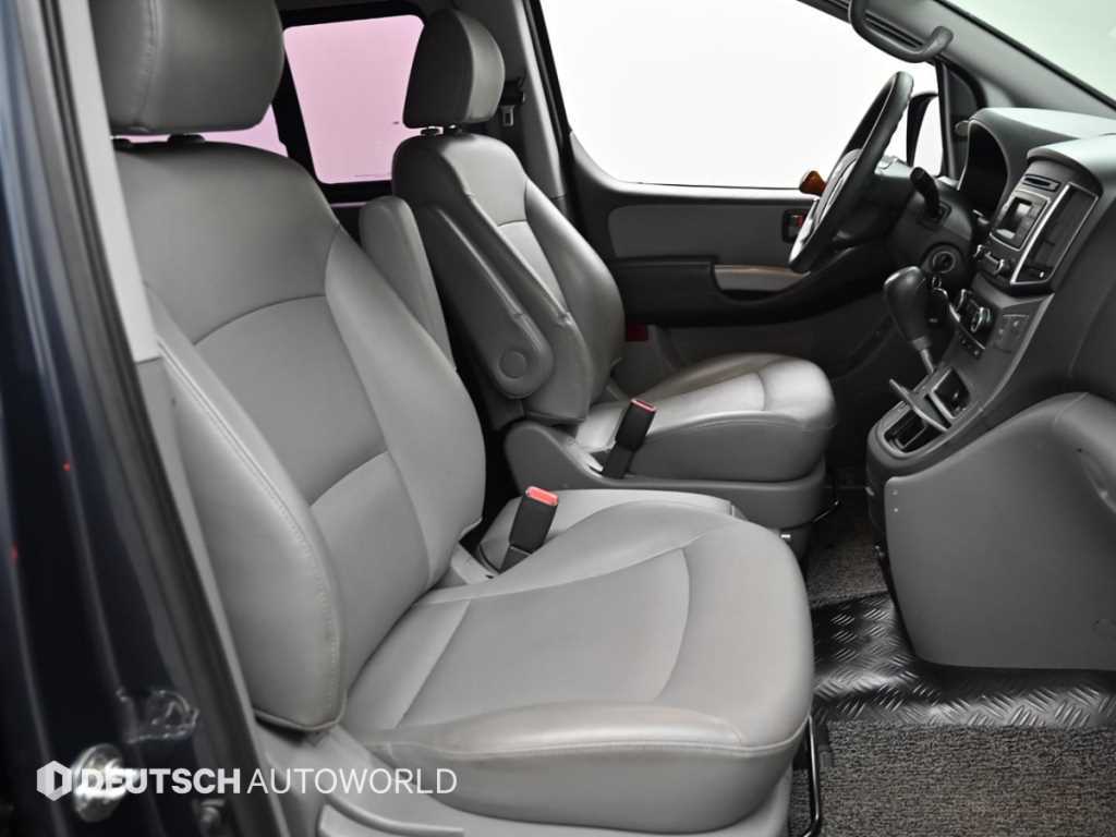 HYUNDAI Starex - Vista 10