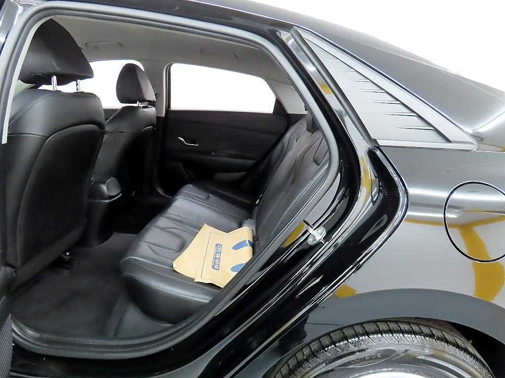 HYUNDAI Avante - Vista 6