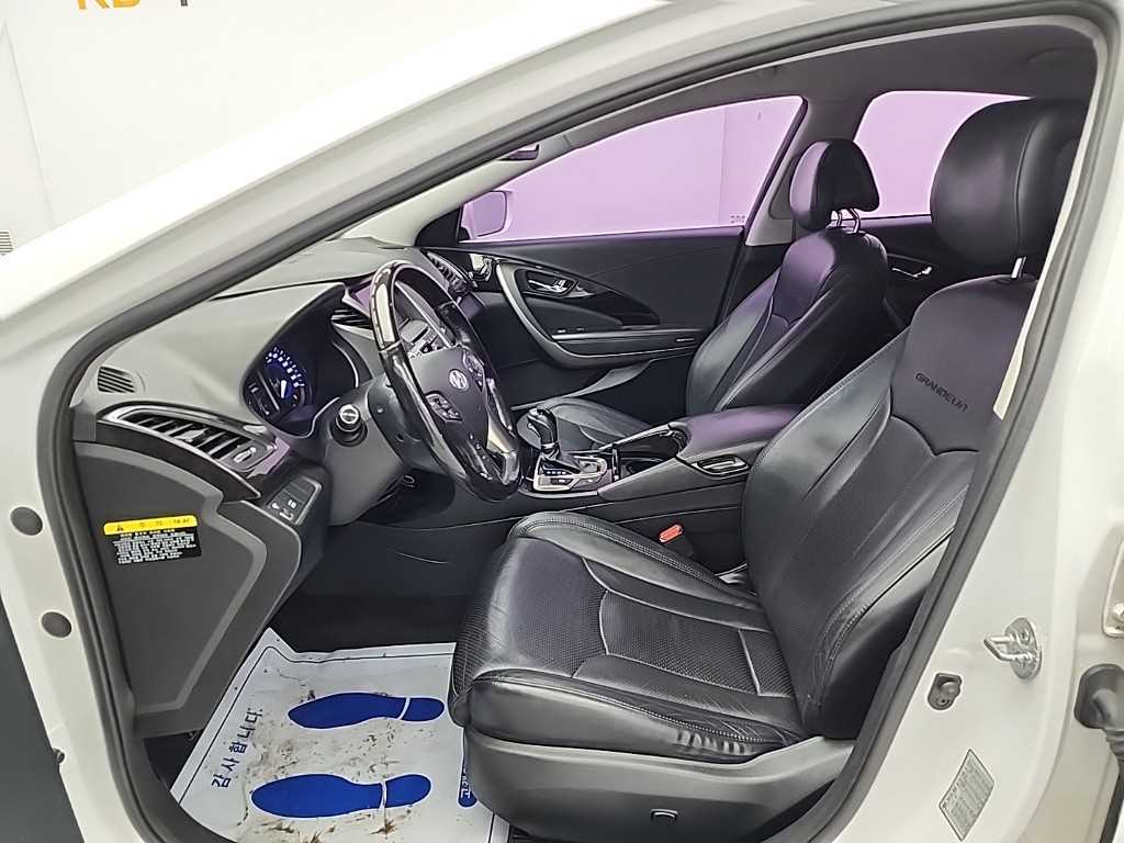 HYUNDAI Grandeur - Vista 11