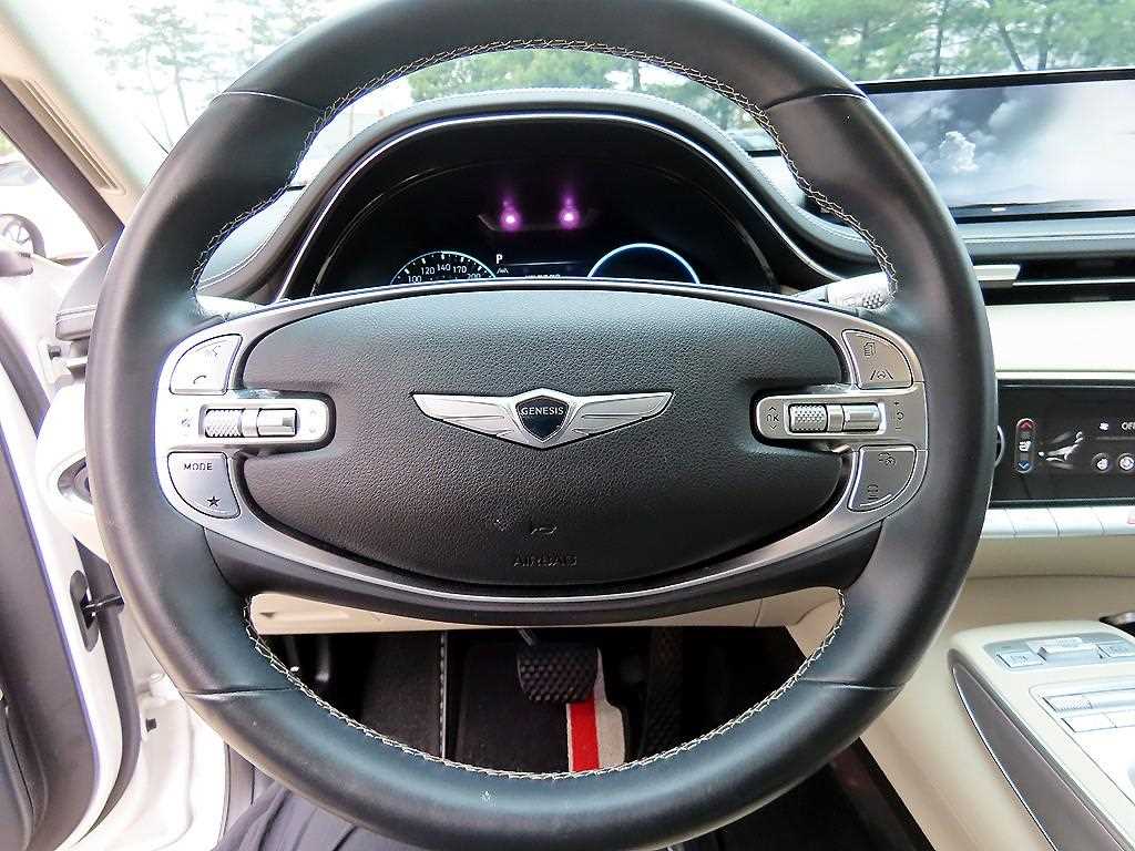 Genesis GV70 - Vista 8