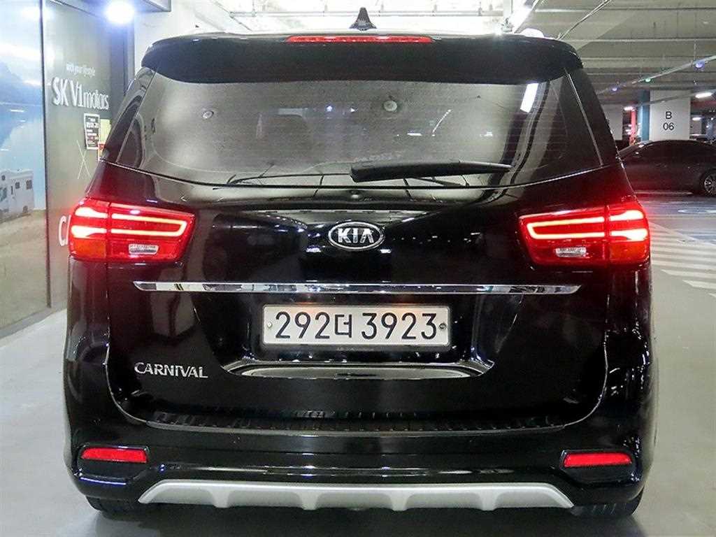 KIA Carnival - Vista 5