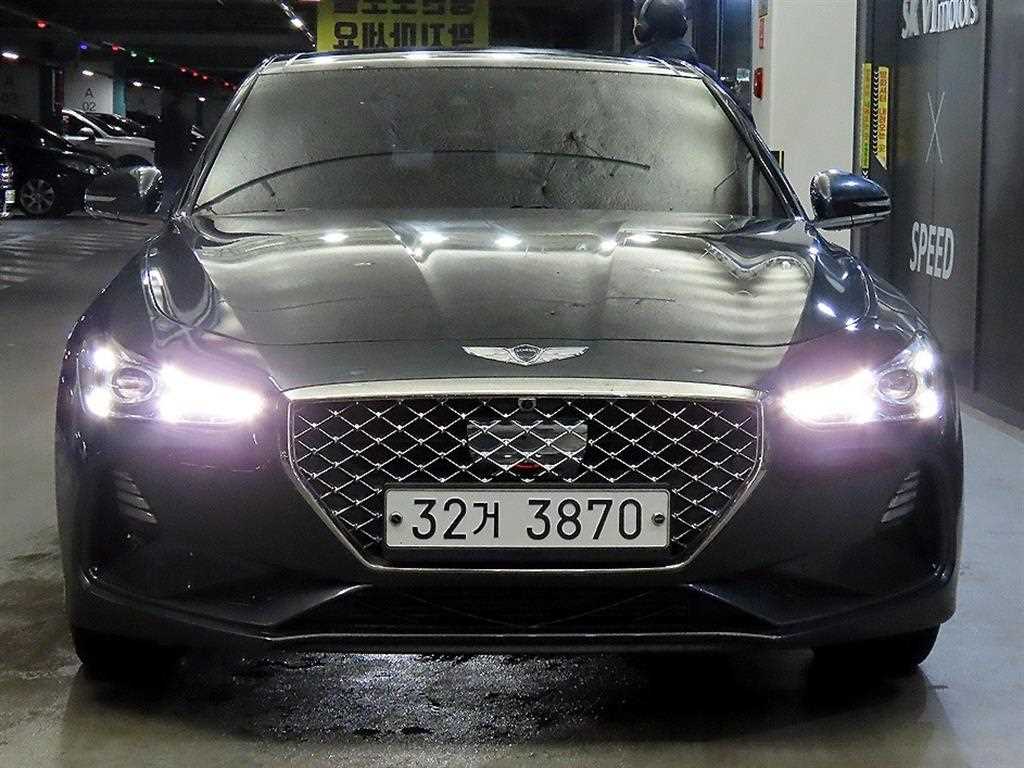 Genesis G70 - Vista 3