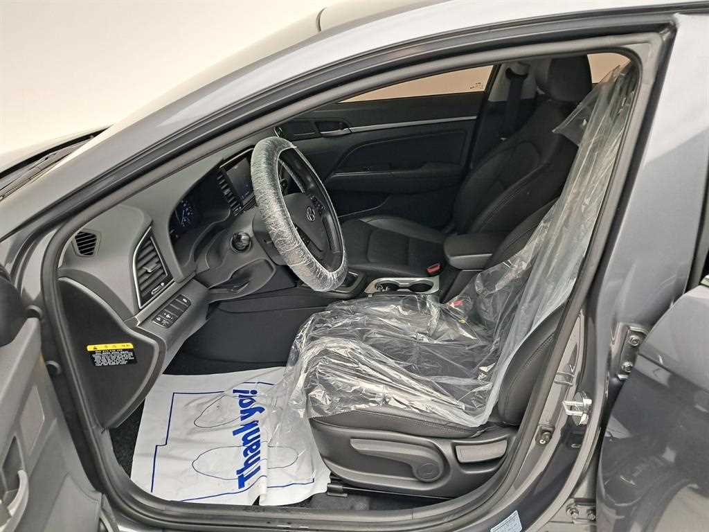 HYUNDAI Avante - Vista 11