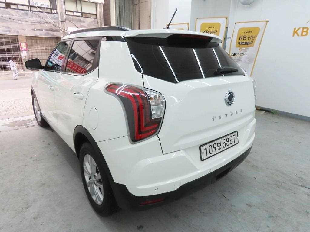 Ssangyong Tivoli - Vista 4