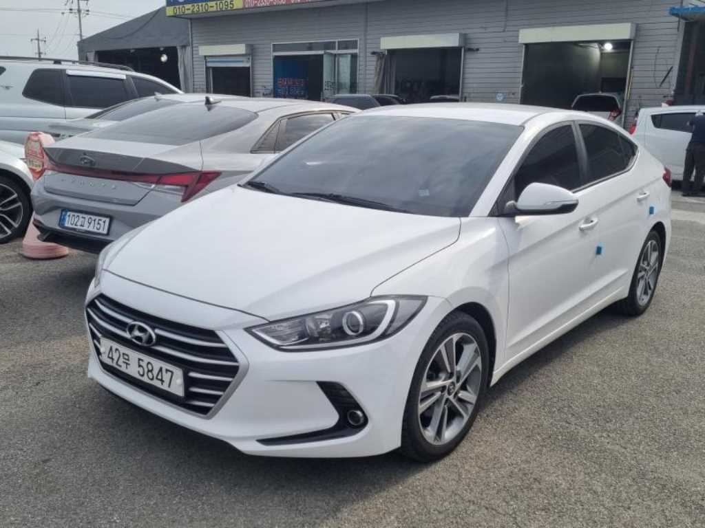 HYUNDAI Avante - Vista 2