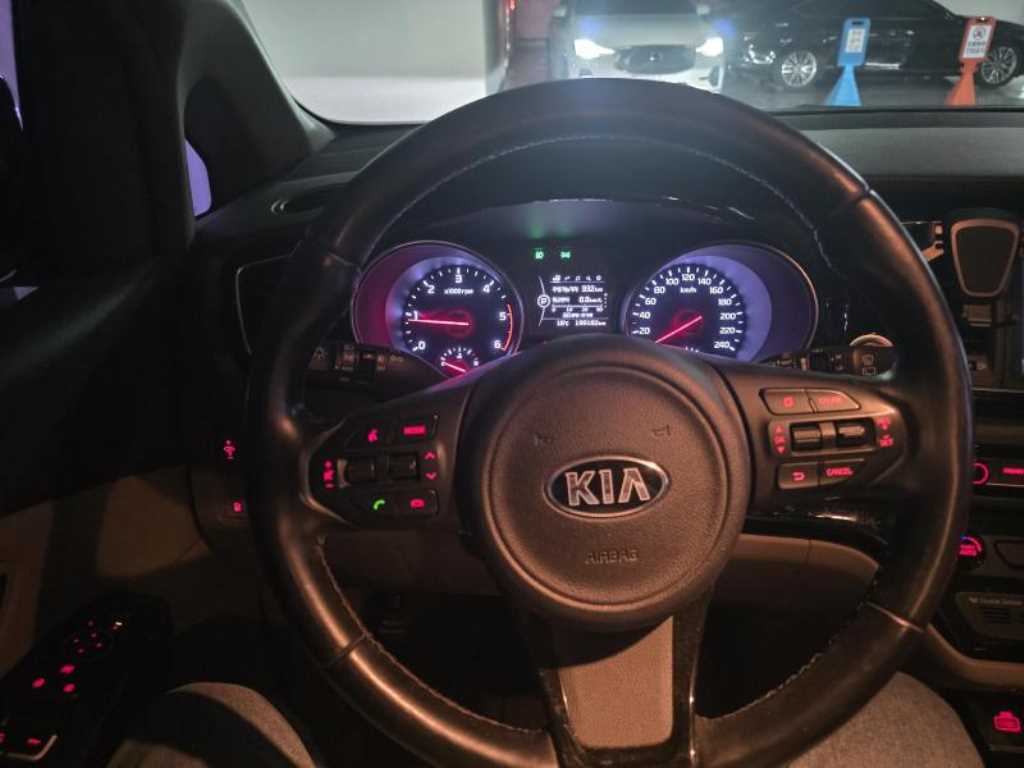 KIA Carnival - Vista 10