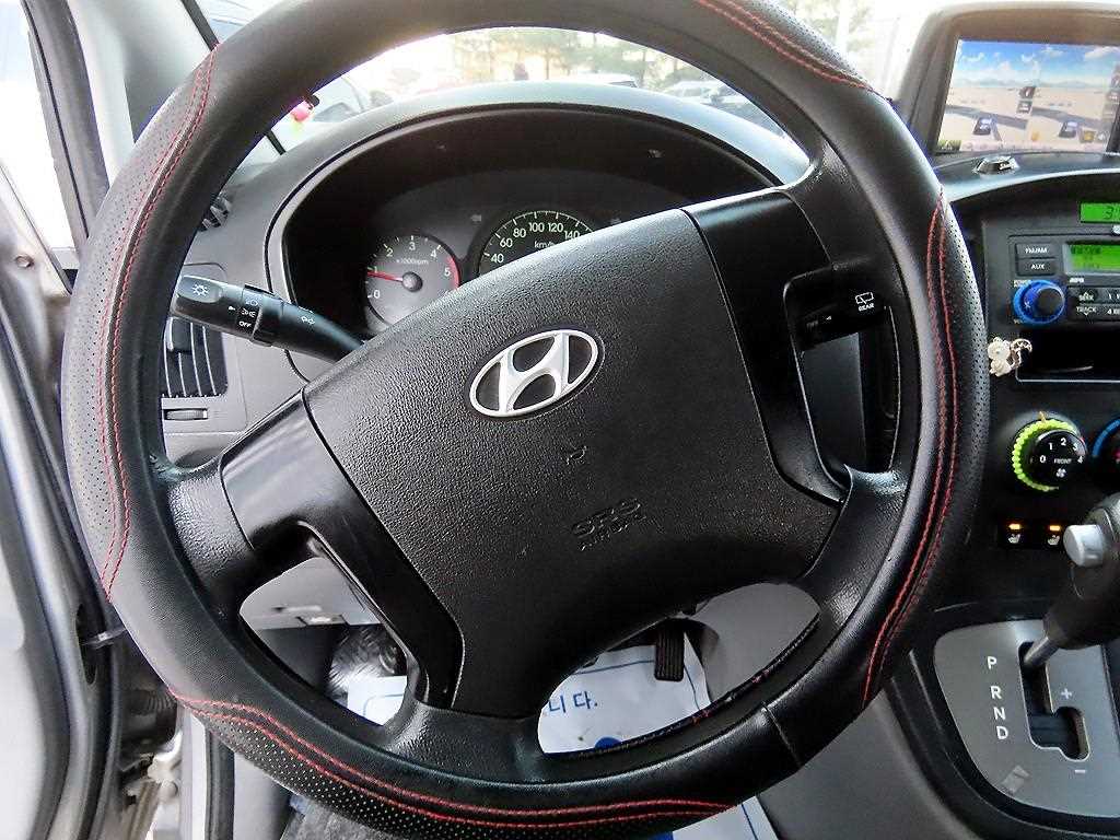 HYUNDAI Starex - Vista 9