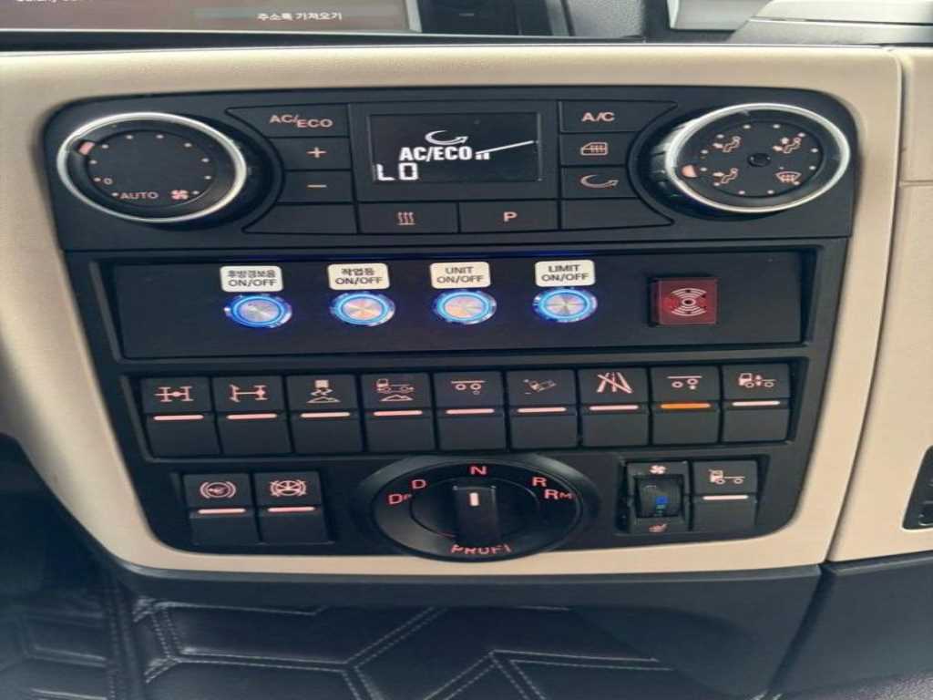 medium and large cargo truck - Vista 7