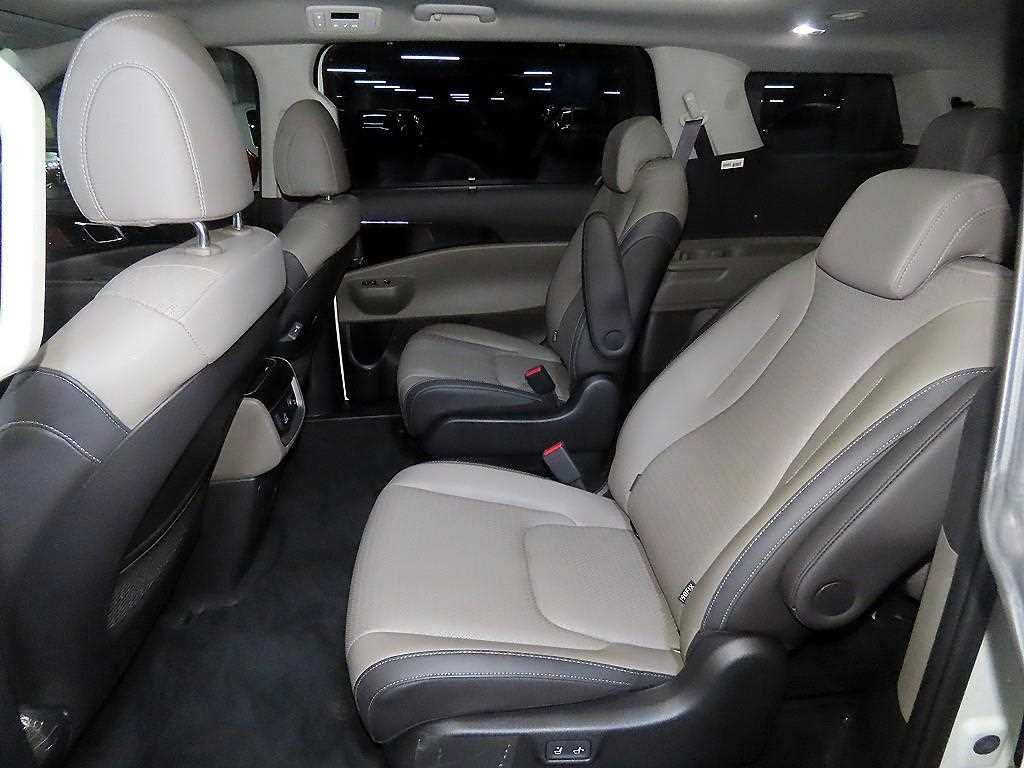 KIA Carnival - Vista 7