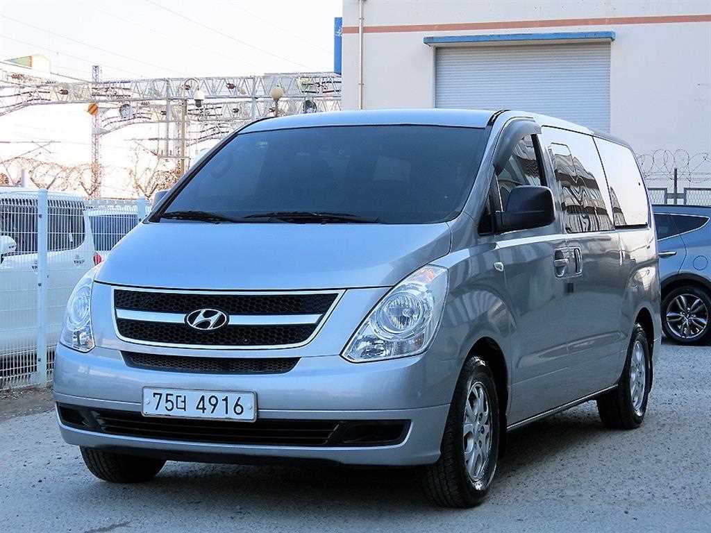 HYUNDAI Starex - Vista 2