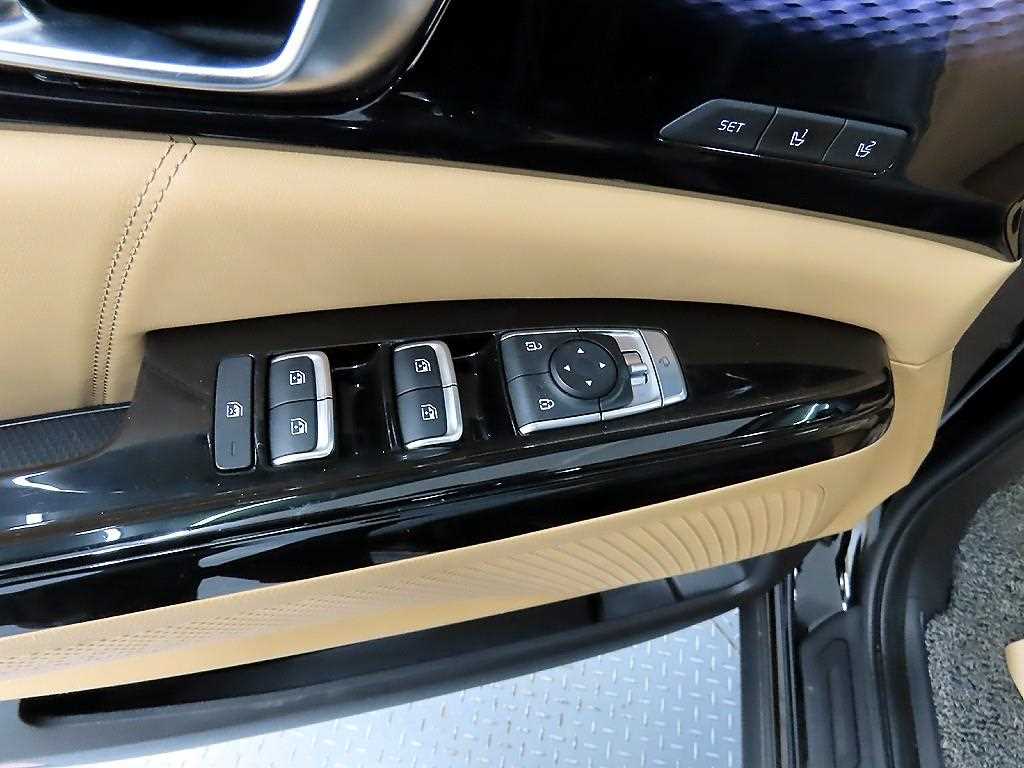 KIA Carnival - Vista 11