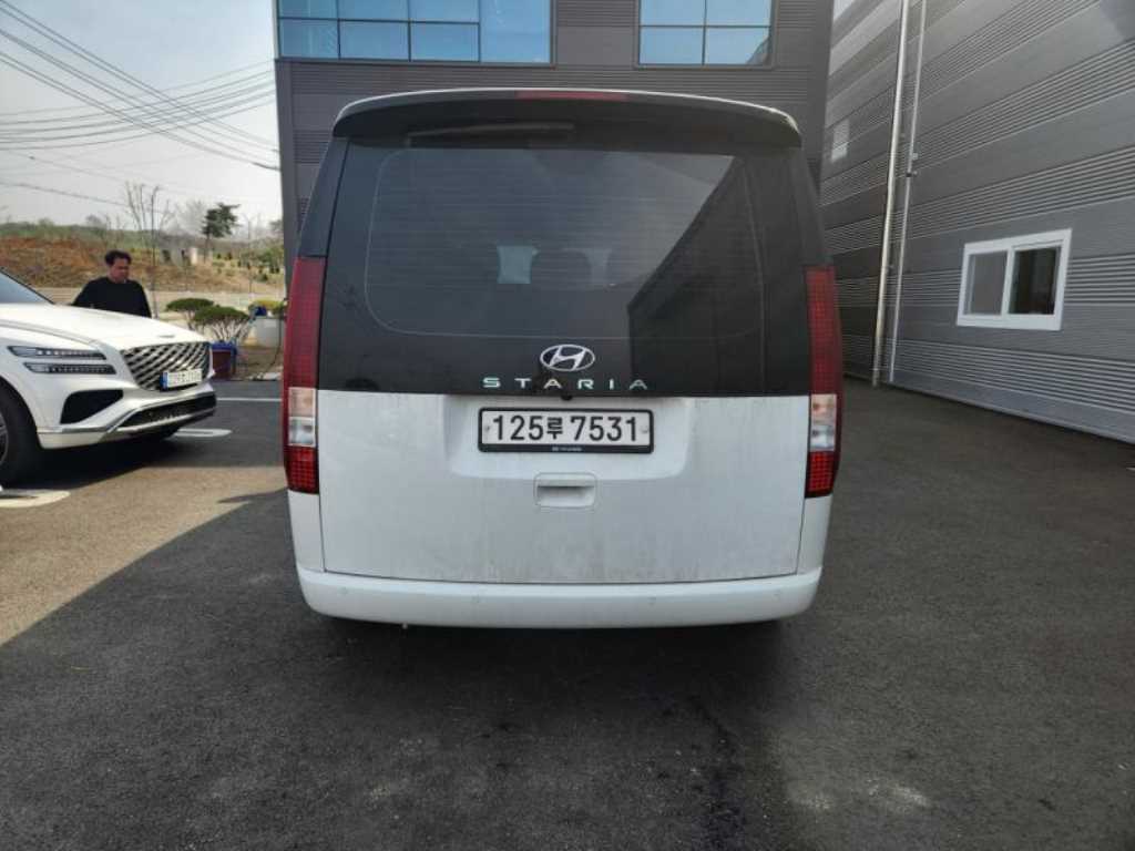 HYUNDAI Staria - Vista 4