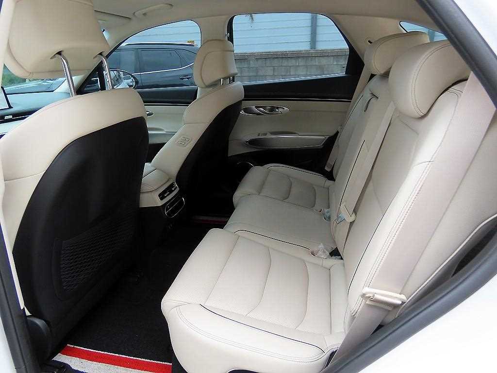 Genesis GV70 - Vista 6