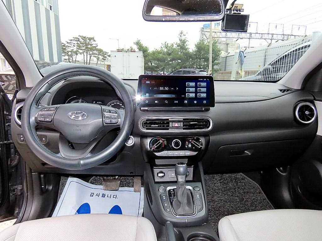 HYUNDAI Kona - Vista 7